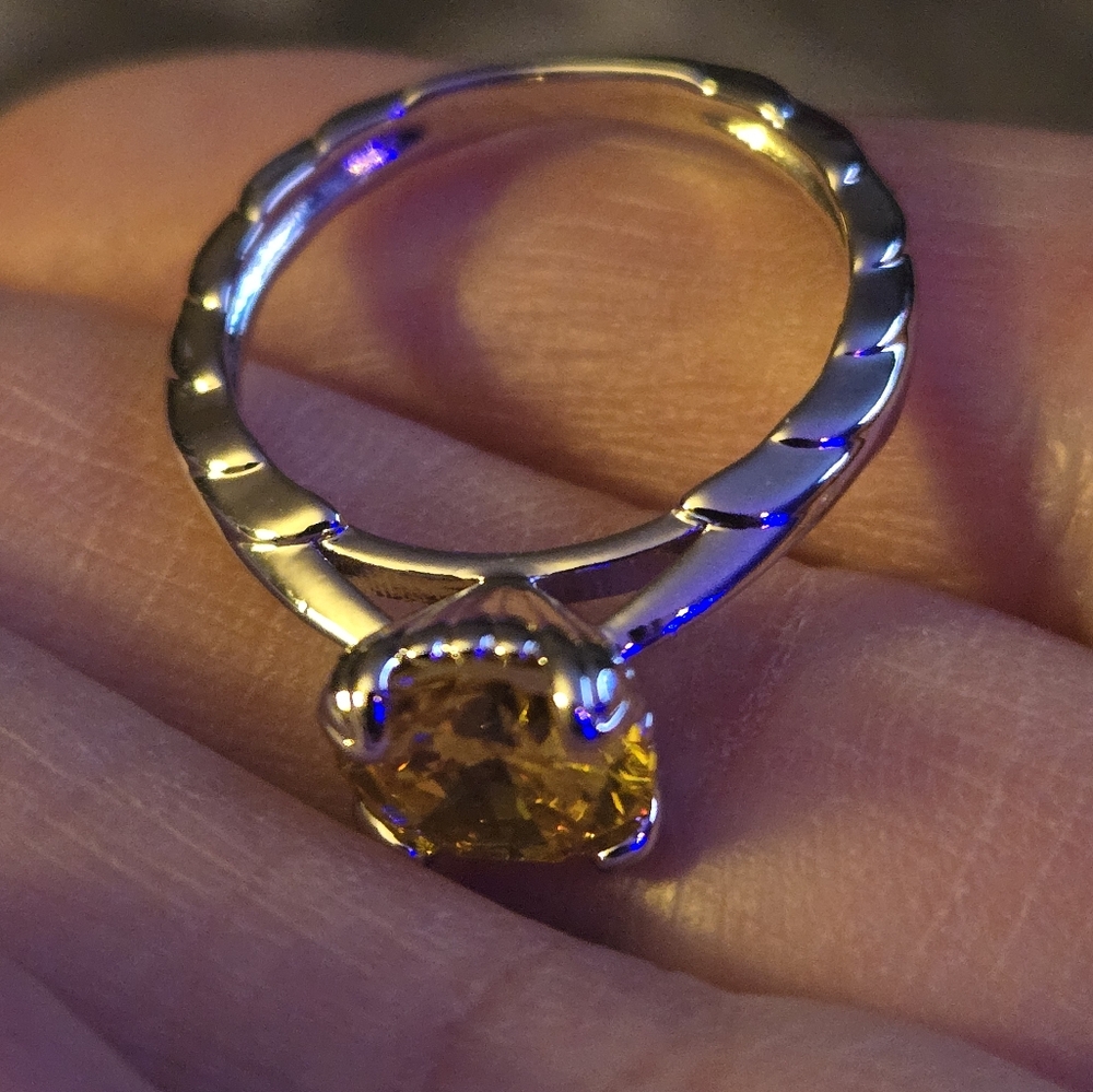 New yellow stone ring size 7 from bath bomb